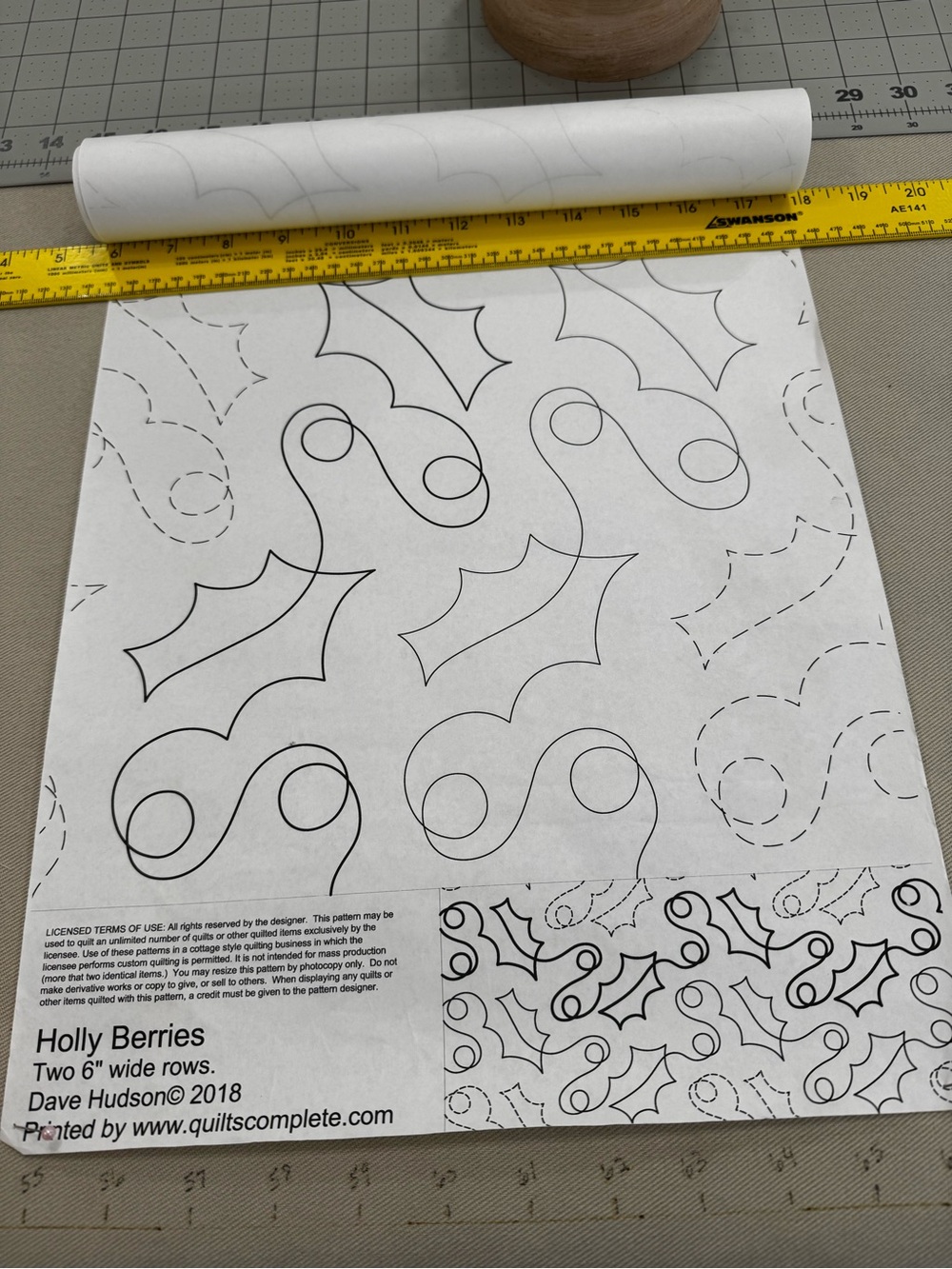 Holly Berries Quilting Pattern Roll - White